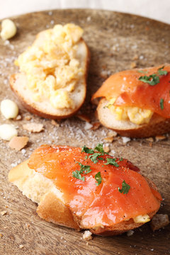 Scrambled eggs with smoked salmon, on baguette toast