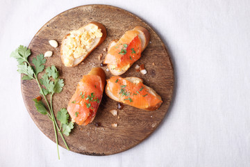 Scrambled eggs with smoked salmon, on baguette toast