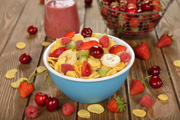 Corn flakes with berries