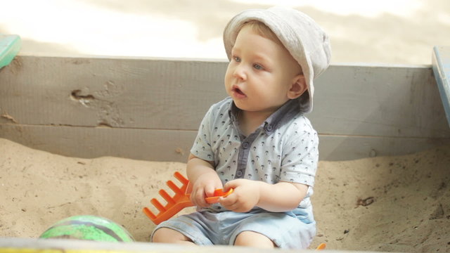 Baby sandbox
