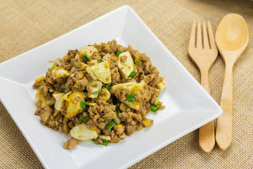 Saute Minced pork with salty egg