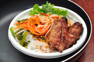 Vermicelli with grilled pork