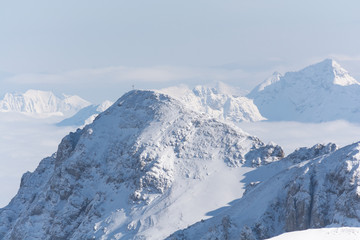 Fototapeta na wymiar sonniger Anblick des Dachsteingebirges