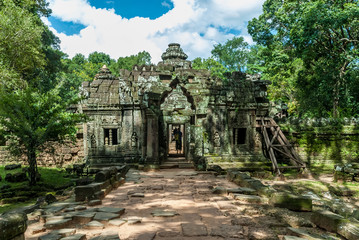 Fototapeta na wymiar sight of the oriental gopura of the second enclosure in the archaeological ta som place in siam reap cambodia