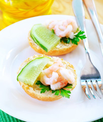 avocado with shrimps