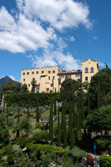 Fototapeta na wymiar Gärten und Schloss Trauttmansdorff, Meran, Südtirol, Italien