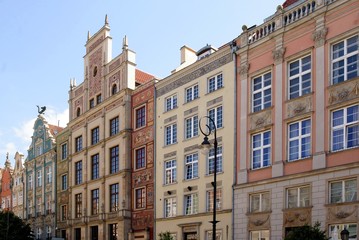 Fototapeta na wymiar Old historical buildings of old city in Gdansk