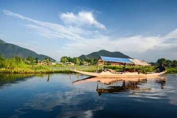 Fotobehang Dal lake at Srinagar, Kashmir, India © zephyr_p