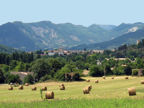 Meules de foin en Pays Diois , Dr&ocirc;me