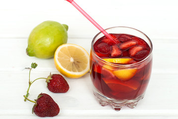 Fototapeta na wymiar Refreshing fruit sangria. summer drink