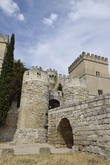 Castillo de Ampudia (Palencia). Vista de la entrada principal.