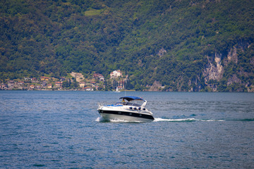 Obraz premium Lake Como in a Summer Day