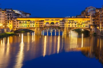 Fototapeta na wymiar Arno and Ponte Vecchio at night, Florence, Italy