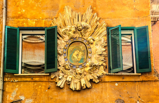 Roma Edicola Sacra di Via Monserrato