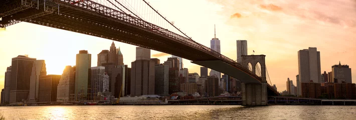 Keuken foto achterwand Manhattan skyline panorama en Brooklyn Bridge bij zonsondergang, New York © Oleksandr Dibrova