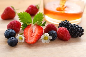 Beeren und Honig