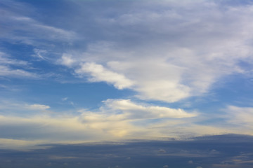 Obraz premium The sky is blue. it's clearing up 