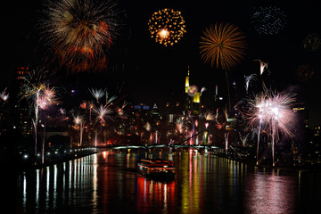 Obraz premium Fireworks over the city of Frankfurt, in Germany.