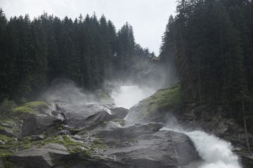 Górski wodospad rzeczny – kaskada skalna (waterfall) - obrazy, fototapety, plakaty