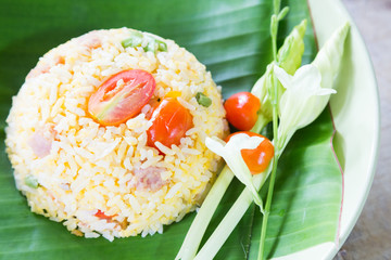 Fried rice with tomato and pork