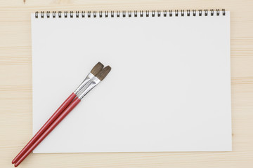 スケッチブックと筆