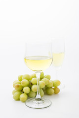 White wine and grapes