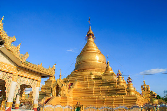 The Maha Lawka Marazein Pagoda at the center of the Kuthodaw Pagoda.