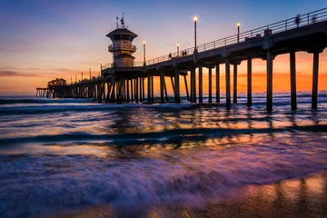 Gordijnen Waves in the Pacific Ocean and the pier at sunset, in Huntington © jonbilous