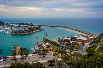 Fototapeta na wymiar View of the harbor and Pacific Ocean from Hilltop Park in Dana P