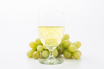 White wine and grapes
