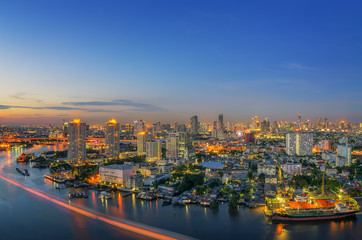 Fototapeta na wymiar Bangkok view at dusk.
