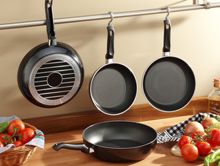set of black frying pans - 85237509