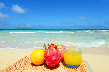 南国の美しいビーチとフルーツ