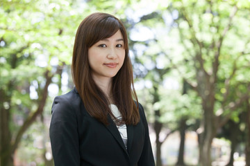 ビジネスウーマン　屋外