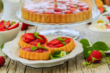 Strawberry - the delights of strawberries, tart and cake