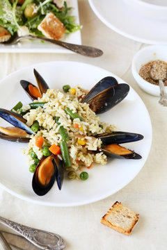 Vegetable risotto with mussels