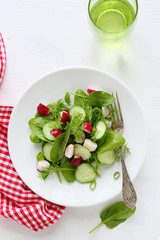 salad with radish and spinach
