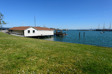 Obraz premium Small house at the port, San Francisco