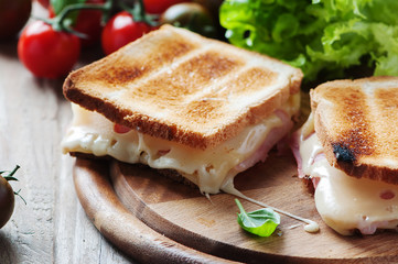 Toas with ham and cheese