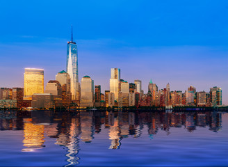 Obraz premium Skyline of Lower Manhattan at night