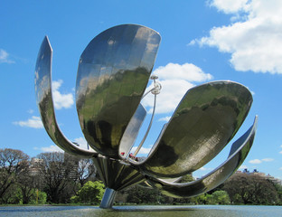 Floralis Generica. Buenos Aires, Argentina.