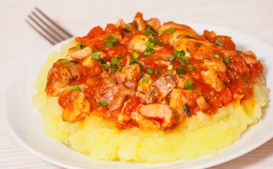 meat in tomato sauce with mashed potatoes
