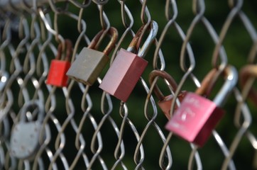 Liebesschloss an der Fußgängerbrücke in Minden