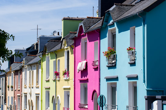 Fototapeta Maisons colorées dans une rue de Brest