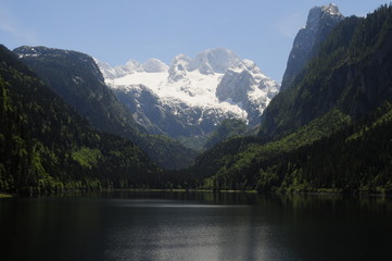 Fototapeta na wymiar Alpine lake Gosausee, Austria