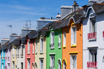 Maisons colorées dans une rue de Brest