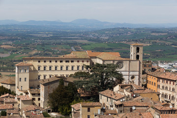 Fototapeta na wymiar Panorama di Todi visto dal campanile di San Fortunato