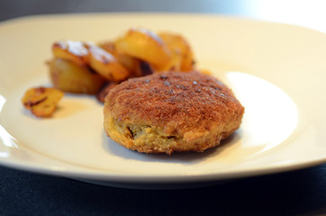 Bouletten mit Bratkartoffeln