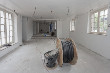 Electricien sur un chantier