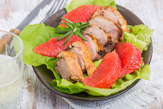 Roast duck breast with lettuce and grapefruit